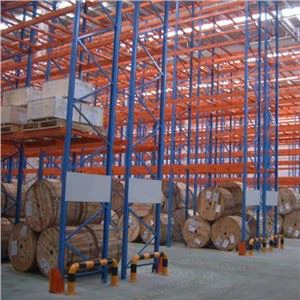 Heavy duty beam pallet rack with step beams